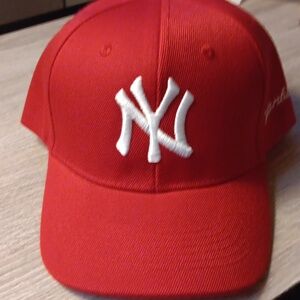 Red Yankees hat